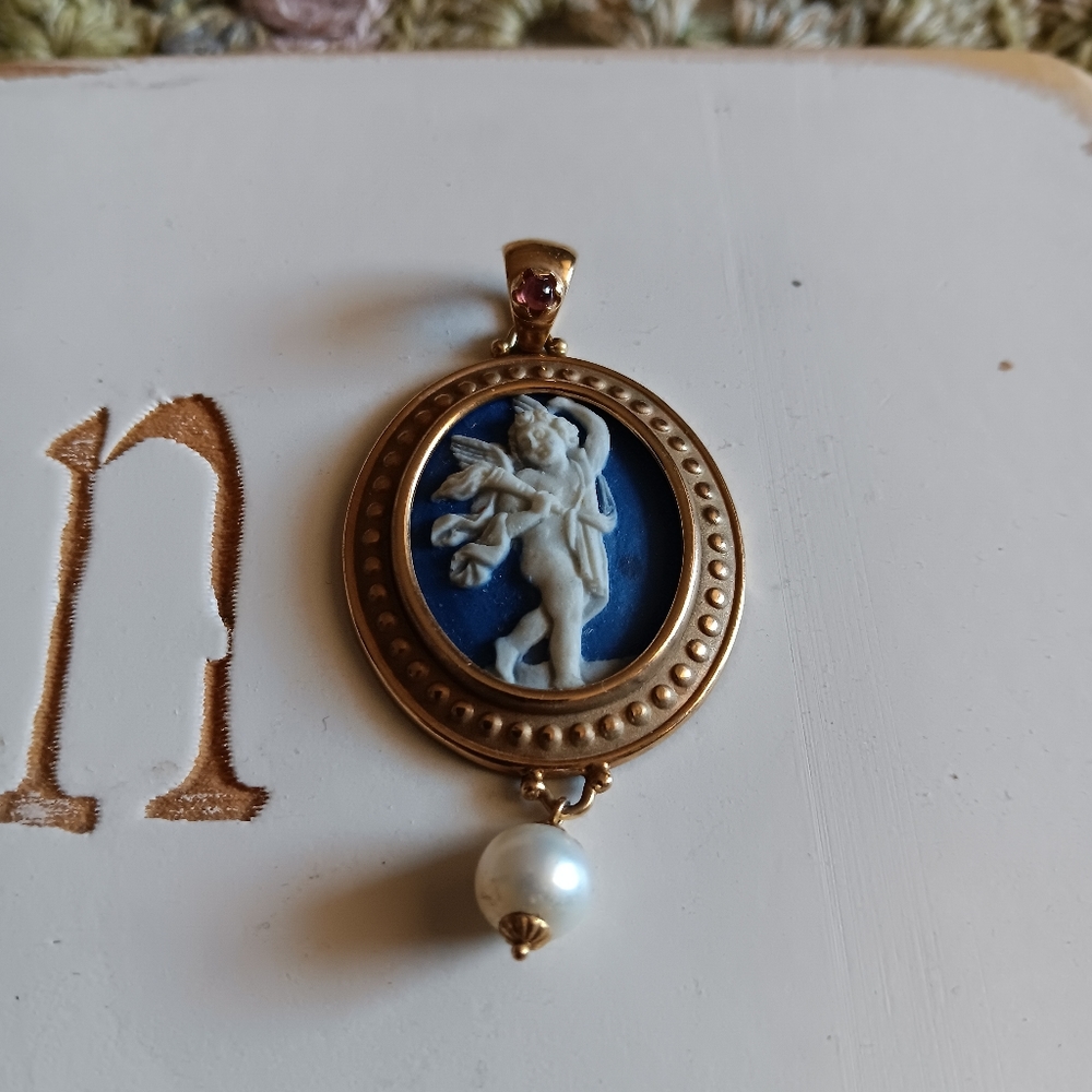 TAGLIAMONTE 14k Yellow Gold Blue Cameo + Pearl Pendant